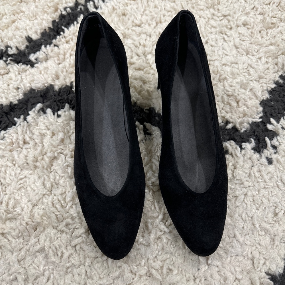 Stuart Weitzman velvet pumps